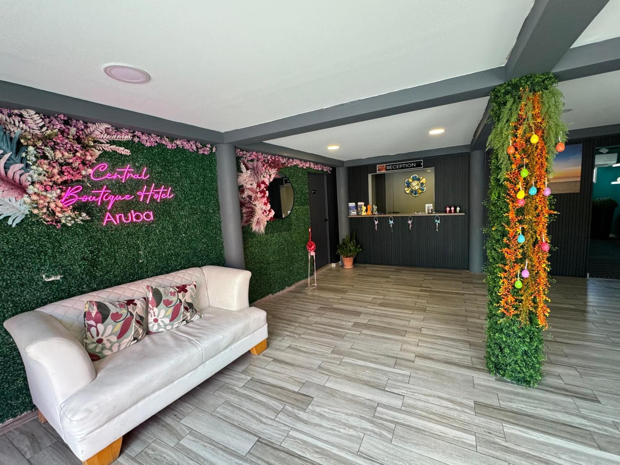 אורנג'סטאד Central Boutique Hotel מראה חיצוני תמונה